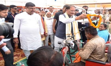 जब मुख्यमंत्री साय ने थामा हाथ, तो दिव्यांग हितग्राही की जिंदगी में लौटी उम्मीद की रौशनी