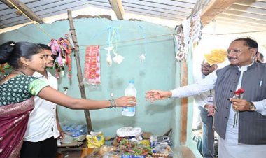 जब मुख्यमंत्री रुके एक छोटी-सी किराना दुकान पर... और सामने थी बदलाव की बड़ी कहानी