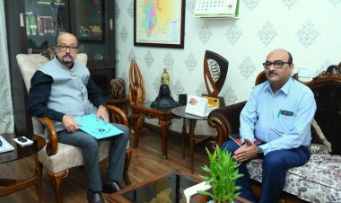 ’राज्यपाल  रमेन डेका से मुख्य सचिव ने सौजन्य भेंट की’