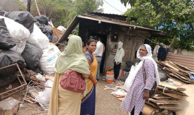 निगम जोन 10 स्वास्थ्य विभाग ने वार्ड 49 के क्षेत्र में सड़क पर गन्दगी फैलाने पर कबाड़ी दुकान , नाश्ता दुकान सहित 4 दुकान संचालकों पर कुल 11500 रूपये जुर्माना किया