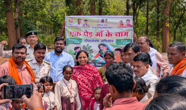‘एक पेड़ मां के नाम’ अभियान के तहत जनप्रतिनिधियों, छात्रों और ग्रामीणों ने लिया पर्यावरण संरक्षण का संकल्प