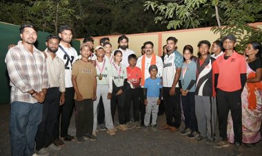 उप मुख्यमंत्री विजय शर्मा ने राष्ट्रीय पदक विजेता बेसबॉल खिलाडि़यों का किया सम्मान