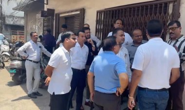 रायपुर के बॉम्बे मार्केट स्थित सेंट्रल बैंक आंचलिक कार्यालय में लगी भीषण आग, चेम्बर अध्यक्ष सतीश थौरानी की तत्परता से छत्तीसगढ़ चेम्बर ऑफ कॉमर्स एंड इंडस्ट्रीज में टला बड़ा हादसा.