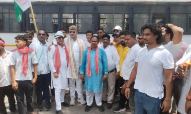 कांग्रेस नेता त्रिलोक श्रीवास के नेतृत्व में सैकड़ो कांग्रेस जन कलेक्टोरेंट घेराव में शामिल,,