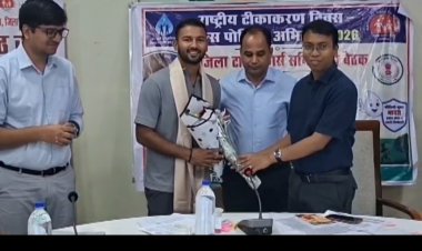 इंडिया ‘A’ टीम में चयनित युवा क्रिकेटर आयुष पांडे का कलेक्ट्रेट में सम्मान