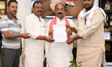 *स्काईवॉक निर्माण में 'आपराधिक लापरवाही के खिलाफ कांग्रेस मुखर  लोक निर्माण मंत्री को सौंपा ज्ञापन- कन्हैया
