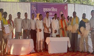 सुशासन तिहार में मछुआ सहकारी समिति को मिला एनएफडीपी प्रमाण पत्र और मत्स्य जाल