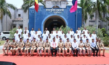 उप मुख्यमंत्री  विजय शर्मा 33 प्रशिक्षु उप पुलिस अधीक्षकों के बुनियादी प्रशिक्षण सत्र शुभारंभ में हुए शामिल