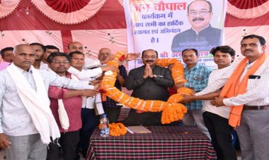 उप मुख्यमंत्री साव ने 5 गांवों में लगाई चौपाल, 56 लाख के विकास कार्यों की घोषणा की, युवाओं को दिए क्रिकेट किट