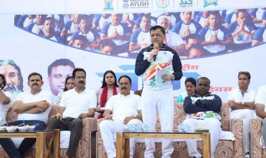 योग से शारीरिक व मानसिक विकास होता है, इसे जीवन में अपनाएं - मंत्री लखनलाल देवांगन