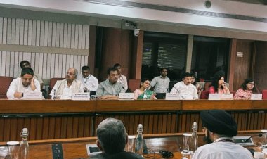 सांसद बृजमोहन ने दुर्ग-पुरी और रायपुर-अंबिकापुर के बीच नई वंदे भारत एक्सप्रेस चलाने की मांग की