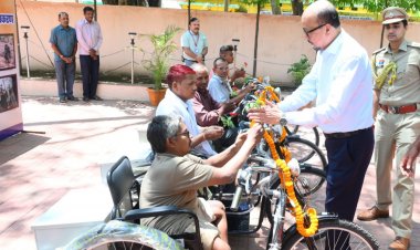 राज्यपाल ने दिव्यांग पुनर्वास केंद्र माना कैंप का किया अवलोकन