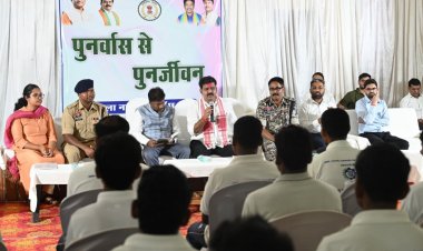 पुनर्वासित युवाओं से मिले उप मुख्यमंत्री विजय शर्मा और वन मंत्री केदार कश्यप