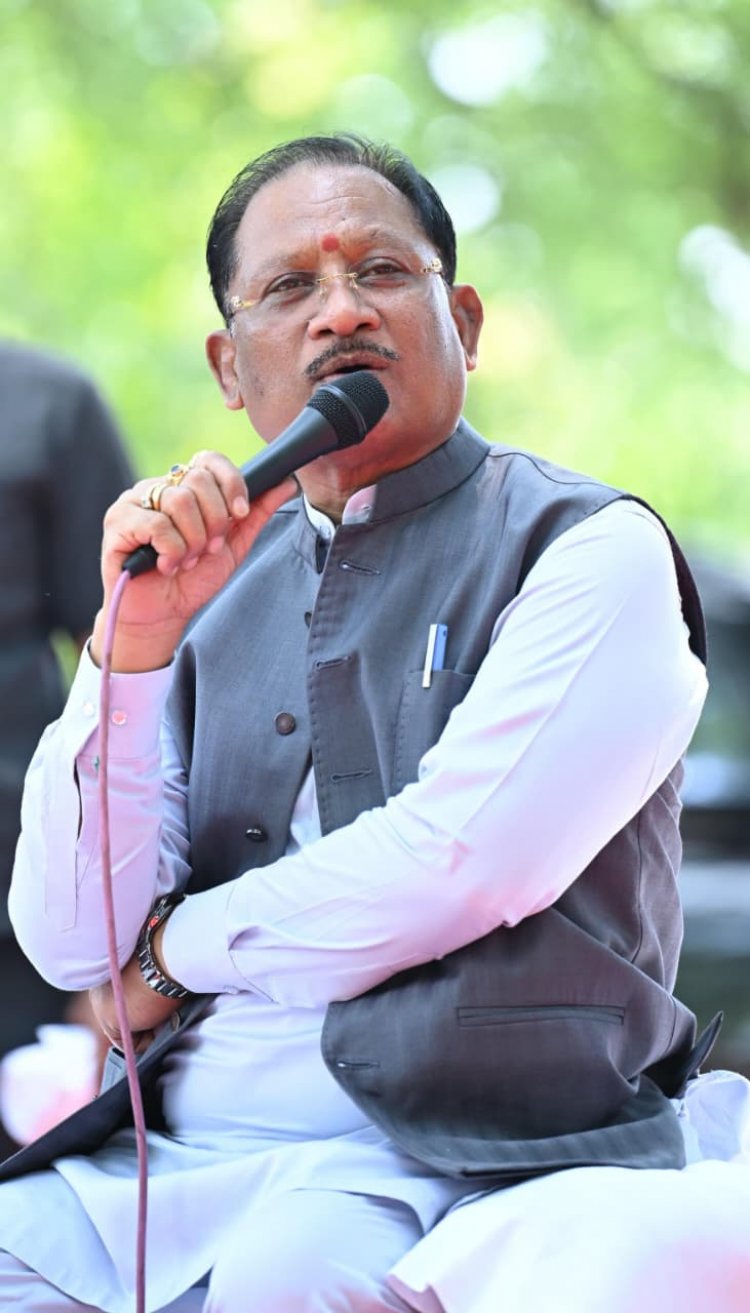 सुशासन तिहार में मुख्यमंत्री विष्णुदेव साय पहुंचे बीजापुर के सुदूर गांव कोण्डापल्ली: चौपाल में सुनीं ग्रामीणों की समस्याएं