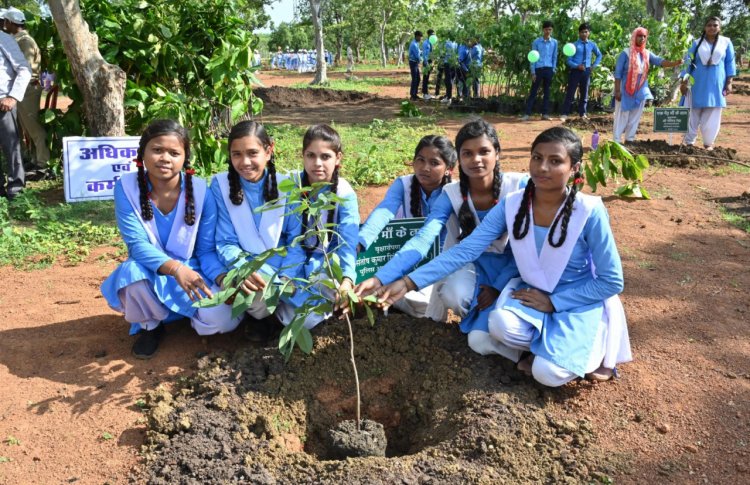 विश्व पर्यावरण दिवस 2026 : हरित विकास, जल संरक्षण और जनभागीदारी से पर्यावरणीय समृद्धि की ओर बढ़ता छत्तीसगढ़