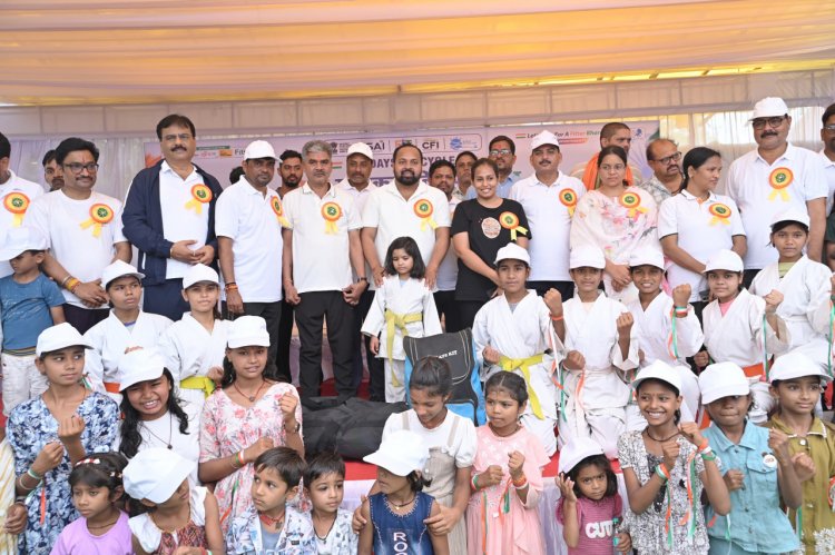स्वस्थ समाज के निर्माण में साइकिल की महत्वपूर्ण भूमिका – विधायक ईश्वर साहू