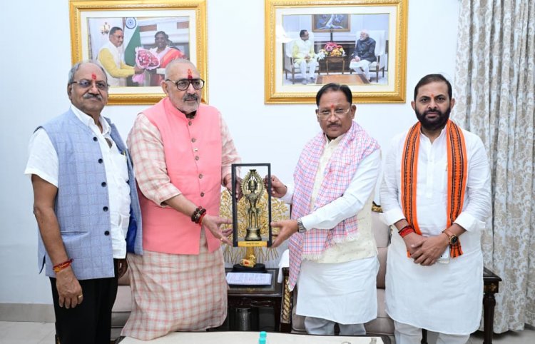 मुख्यमंत्री  विष्णु देव साय से आज राजधानी रायपुर स्थित मुख्यमंत्री निवास कार्यालय में केंद्रीय मंत्री  गिरिराज सिंह ने सौजन्य मुलाकात की। 