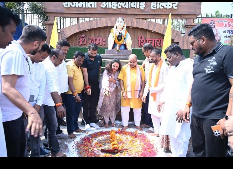 देवी अहिल्या बाई होल्कर मूर्ति स्थल पर शेड निर्माण, यादवपारा भवन के पास पेवर ब्लाक लगाने का कार्य किया जायेगा