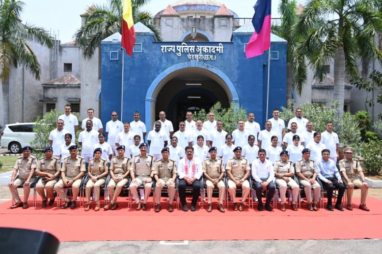 उप मुख्यमंत्री  विजय शर्मा 33 प्रशिक्षु उप पुलिस अधीक्षकों के बुनियादी प्रशिक्षण सत्र शुभारंभ में हुए शामिल
