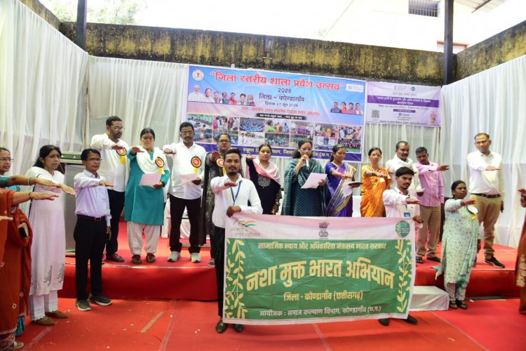 शाला प्रवेश उत्सव में विद्यार्थियों एवं ग्रामीणों ने ली नशा मुक्ति की शपथ