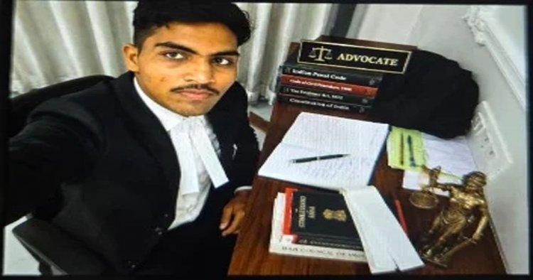 CG - काला कोट पहनकर कोर्ट में घूम रहा था फर्जी वकील, ऐसे हुआ खुलासा, कई आधार कार्ड, आईडी जब्त…..