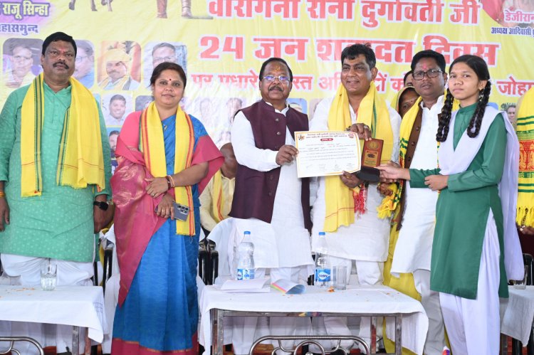 समाज के प्रतिभावान छात्र छात्राओं को प्रशस्ति पत्र देकर किया गया सम्मानित