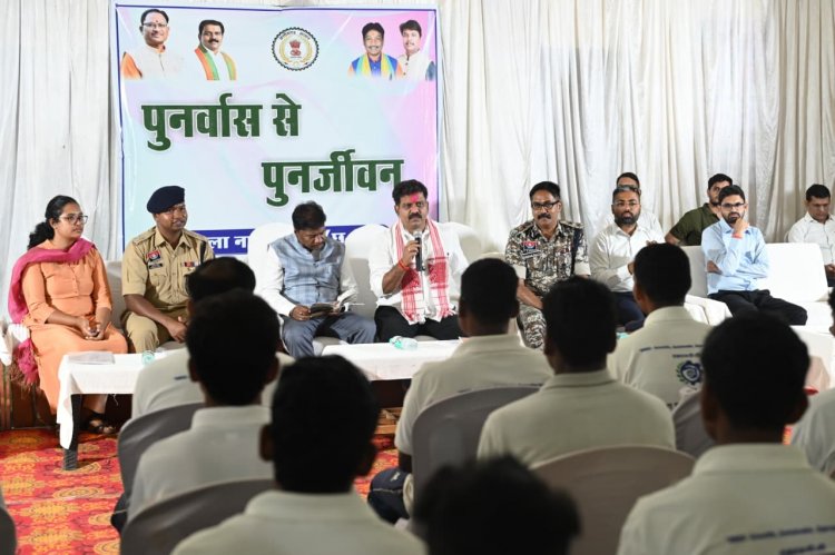 पुनर्वासित युवाओं से मिले उप मुख्यमंत्री विजय शर्मा और वन मंत्री केदार कश्यप