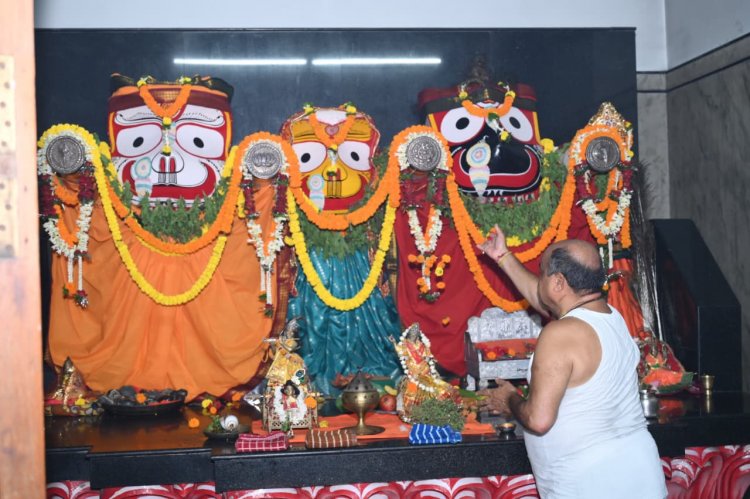 श्रद्धालुओं के साथ विधायक पुरन्दर मिश्रा ने की भगवान जगन्नाथ की पूजा-अर्चना, 108 कलशों से हुआ दिव्य महाअभिषेक