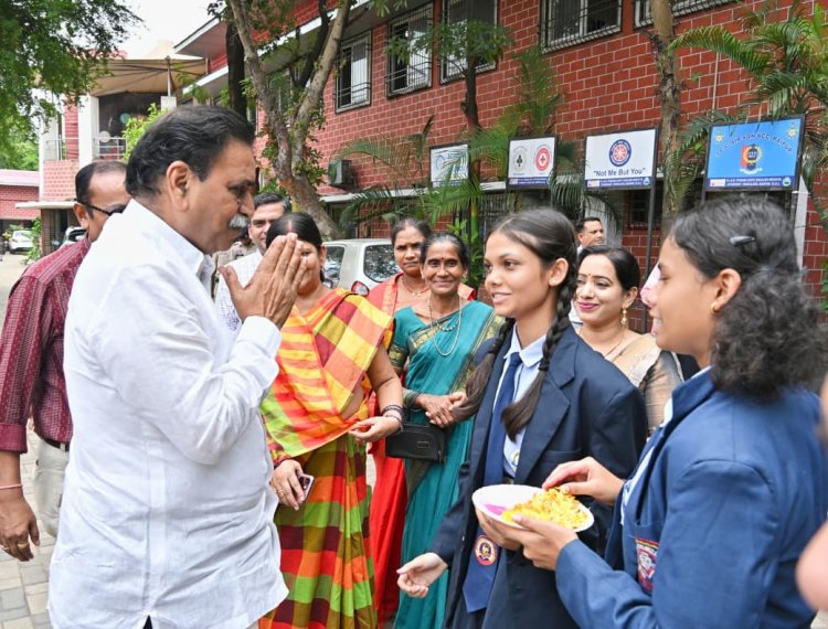 रायपुर पश्चिम में शिक्षा को नई उड़ान, मेधावी विद्यार्थियों का सम्मान और स्कूलों को मिली विकास की सौगात