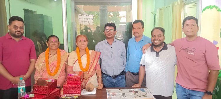 निगम जोन 10 में सेवानिवृत्ति पर नियमित सफाई कामगार श्रीमती कुमारी एवं श्रीमती अम्बिका की गयीं  सम्मानित