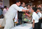 केंद्रीय राज्य मंत्री  तोखन साहू और उप मुख्यमंत्री  अरुण साव ने नवप्रवेशी बच्चों का तिलक लगाकर किया आत्मीय स्वागत, न्योता भोज में साथ में किया भोजन