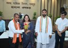 रायपुर नगर निगम की विशेष सम्मिलन बैठक में सम्मिलित होने पहुँचे  10 नवनामांकित पार्षदों एल्डरमेनों का महापौर मीनल चौबे, नेता प्रतिपक्ष आकाश तिवारी, आयुक्त संबित मिश्रा ने बुके प्रदत्त कर निगम सदन में किया आत्मीय स्वागत