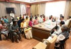 उप मुख्यमंत्री  विजय शर्मा ने नक्सल प्रकरणों की वापसी को लेकर बस्तर के युवाओं से की मुलाकात