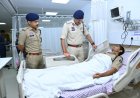 पुलिस कमिश्नर  संजीव शुक्ला ने अस्पताल पहुंचकर घायल पुलिस जवानों का जाना हाल
