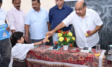 शाला प्रवेशोत्सव में विधायक पुरंदर मिश्रा ने बच्चों का किया आत्मीय स्वागत, शिक्षा को बताया राष्ट्र निर्माण का सबसे सशक्त माध्यम