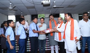 शिक्षा के महापर्व में विधायक पुरन्दर मिश्रा का प्रेरणादायी संदेश: “कलम की ताकत से ही बनेगा आत्मनिर्भर और विकसित भारत”