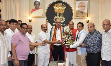 संत समाज के विचार और जीवन मूल्य समाज में शांति, सद्भाव, नैतिकता तथा मानवीय मूल्यों को सुदृढ़ बनाने में महत्वपूर्ण भूमिका निभाते हैं।