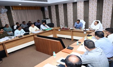 लोक निर्माण विभाग के सचिव ने विद्युत एवं यांत्रिकी कार्यों की समीक्षा की