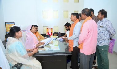 'सहयोग केंद्र' में मंत्री लक्ष्मी रजवाड़े ने किया कार्यकर्ताओं के आवेदनों का निराकरण