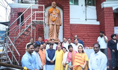 पूर्व केन्द्रीय मन्त्री डॉ श्यामा प्रसाद मुखर्जी का जयन्ती पर मन्त्री केदार कश्यप, विधायक राजेश मूणत, विधायक पुरंदर मिश्रा,  संजय श्रीवास्तव,  रमेश सिंह ठाकुर, गणमान्यजनों ने किया सादर नमन
