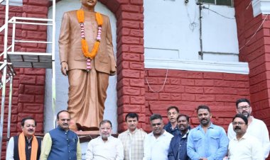 पूर्व केन्द्रीय मन्त्री डॉ श्यामा प्रसाद मुखर्जी का जयन्ती पर  विधायक सुनील सोनी, सभापति सूर्यकान्त राठौड़,अमर गिदवानी, गणमान्यजनों ने किया सादर नमन