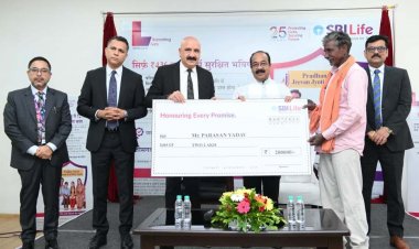 उप मुख्यमंत्री  अरुण साव ने प्रधानमंत्री जीवन ज्योति बीमा योजना के पोस्टर का किया विमोचन