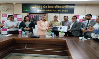 छत्तीसगढ़ स्टेट वेयरहाउसिंग कार्पोरेशन के कर्मचारियों को उपहार