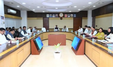 मुख्यमंत्री  विष्णु देव साय की अध्यक्षता में आज मंत्रालय, महानदी भवन में मंत्री परिषद की बैठक प्रारम्भ