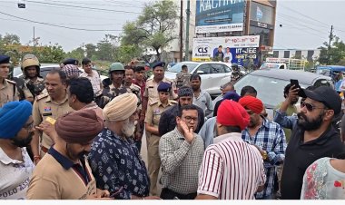 *ढाबे पर बुलडोजर कार्रवाई का सिक्ख समाज ने किया विरोध*