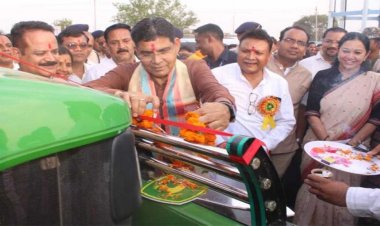 बदली बिलाईगढ़ के तिहारूराम की तकदीर: 4 लाख रूपए के अनुदान से मिला ट्रैक्टर