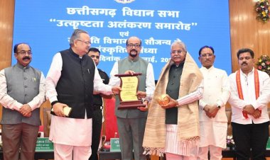 उत्कृष्ट संसदीय कार्य के लिए बिल्हा विधायक  धरमलाल कौशिक तथा अकलतरा विधायक  राघवेंद्र कुमार सिंह को उत्कृष्ट विधायक अलंकरण से सम्मानित किया गया।