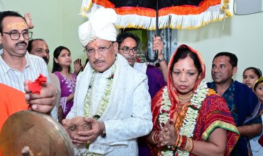 मुख्यमंत्री  विष्णुदेव साय ने दोकड़ा की ऐतिहासिक रथयात्रा में निभाई गजपति महाराजा की परंपरा : भगवान श्री जगन्नाथ का रथ खींचकर प्रदेशवासियों के सुख, समृद्धि और खुशहाली की कामना की