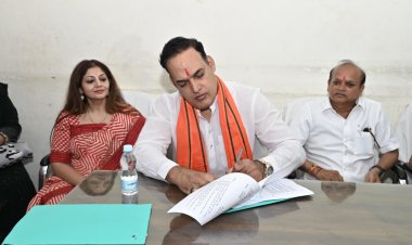 छत्तीसगढ़ राज्य केश शिल्पी कल्याण बोर्ड के नवनियुक्त अध्यक्ष गौरीशंकर श्रीवास एवं सदस्य देवशरण सेन ने संभाला पदभार