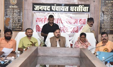 विधायक अनुज शर्मा ने विभागीय समीक्षा बैठक ली; जनदर्शन में सुनी जन-समस्याएं, पात्र हितग्राहियों को बांटे मकानों के पट्टे